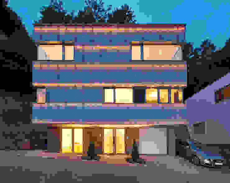 Reflecting Cube - House in Weinheim, Germany Helwig Haus und Raum Planungs GmbH Modern houses