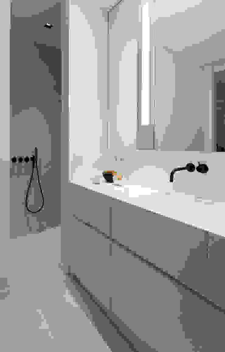 Modern bathroom by mayelle architecture intérieur design Modern