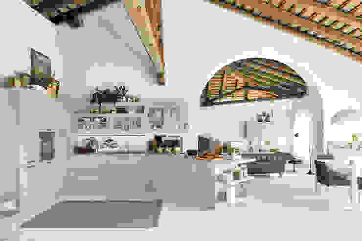 AGNESE 3 - CUCINELUBE: La cucina è il modello Adele di Lube in Rovere Grigio finitura decapè, Studio Ferriani Studio Ferriani Cucina in stile classico Piani di lavoro