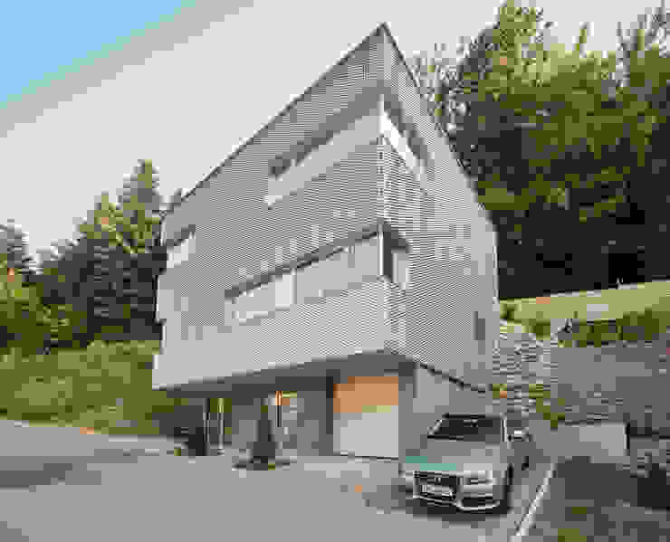 Reflecting Cube—House in Weinheim, Germany Helwig Haus und Raum Planungs GmbH Modern houses