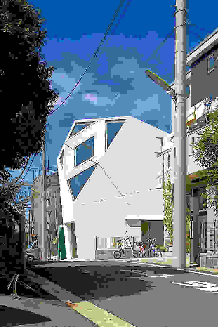 アトリエ・天工人 Casas de estilo ecléctico