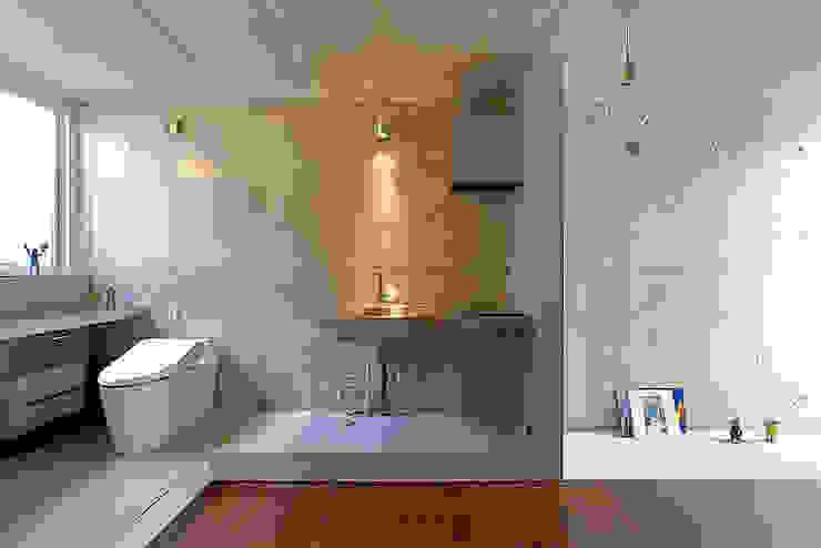 アトリエ・天工人 Casas de estilo ecléctico