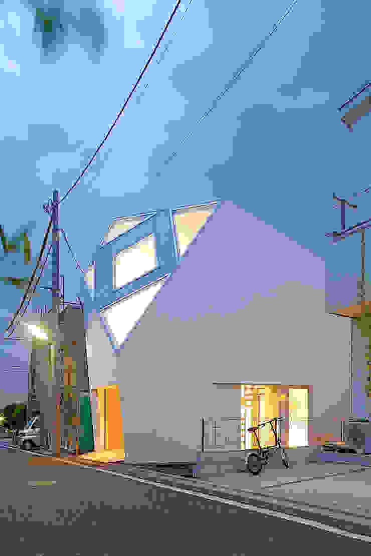 アトリエ・天工人 Casas de estilo ecléctico