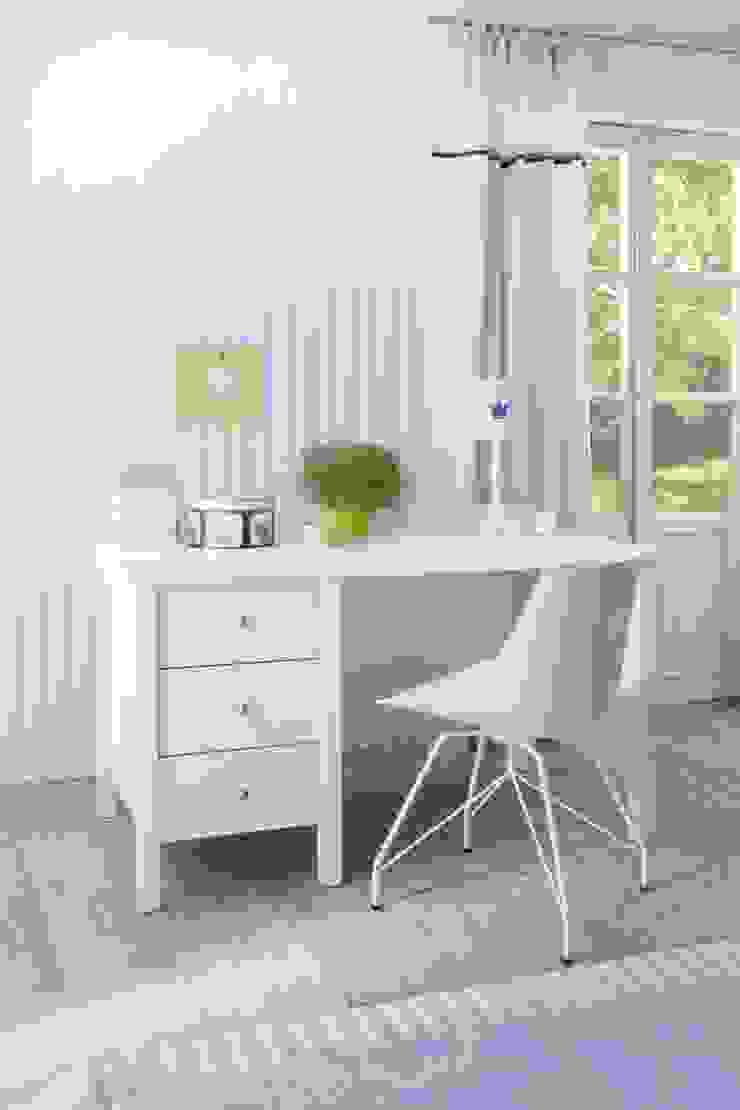 Schreibtisch Mit Lampe Und Teppich Krone Von Annette Frank Gmbh