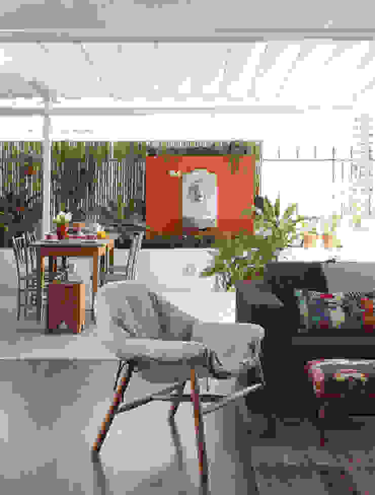 Lore Arquitetura Tropischer Balkon, Veranda & Terrasse