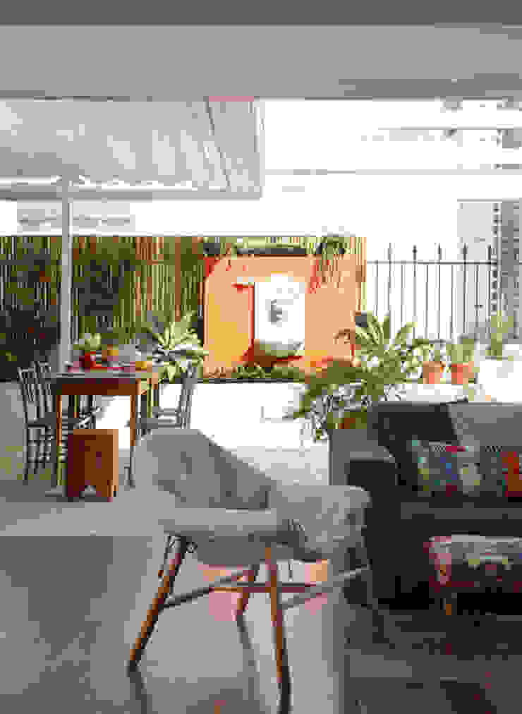 Lore Arquitetura Tropischer Balkon, Veranda & Terrasse