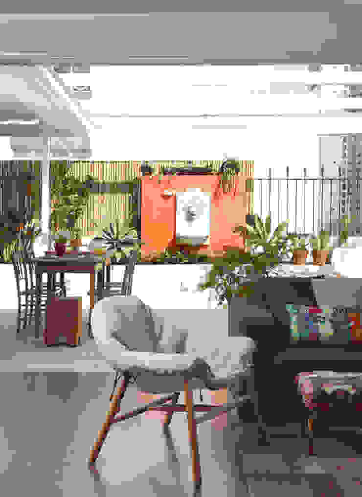 Lore Arquitetura Tropischer Balkon, Veranda & Terrasse