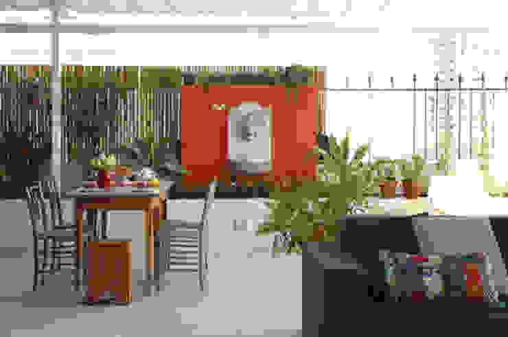 Lore Arquitetura Tropischer Balkon, Veranda & Terrasse
