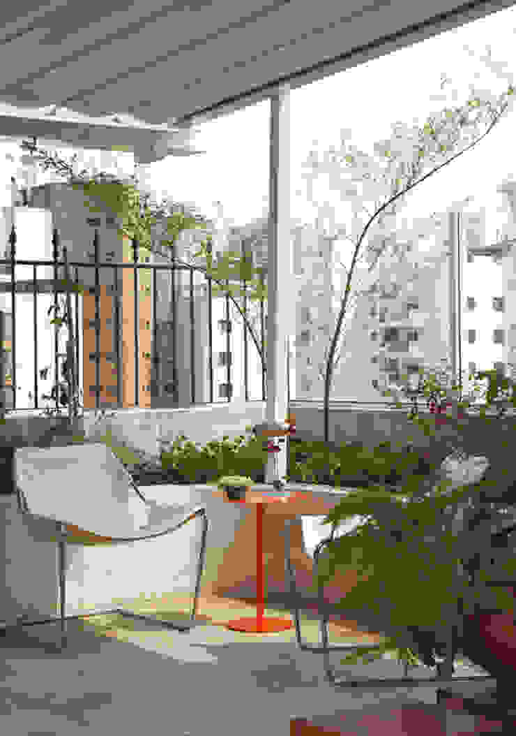 Lore Arquitetura Tropischer Balkon, Veranda & Terrasse
