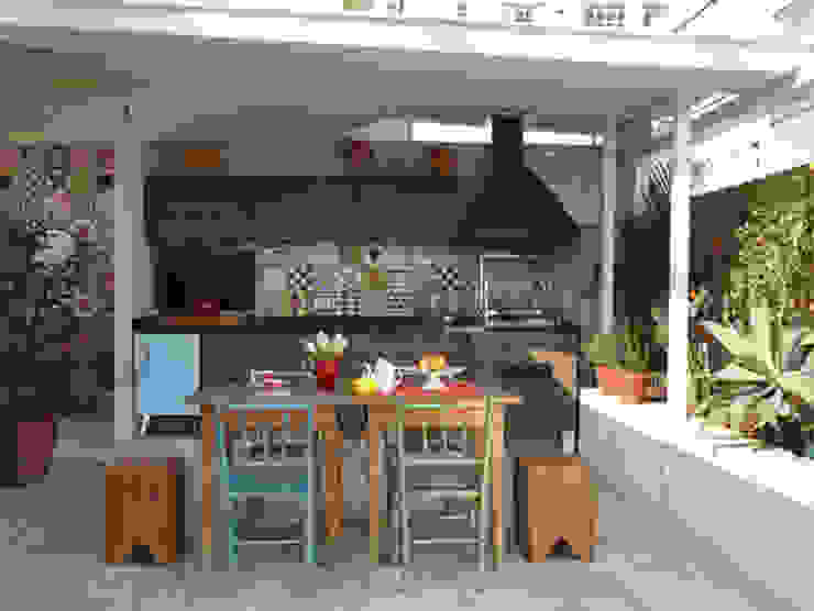 Lore Arquitetura Tropischer Balkon, Veranda & Terrasse