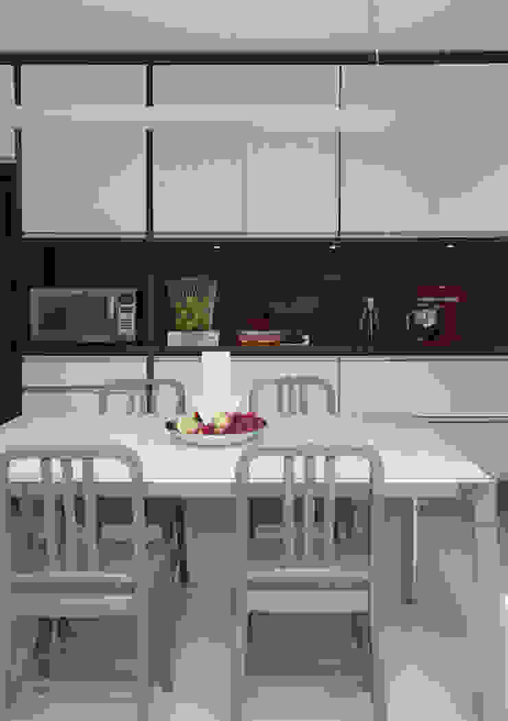 Integração e renovação Cozinhas clássicas por Lore Arquitetura Clássico