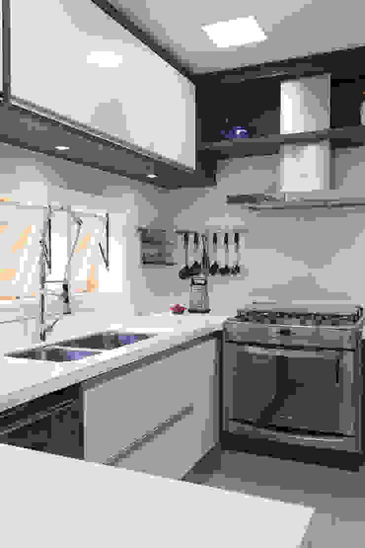 Integração e renovação Cozinhas clássicas por Lore Arquitetura Clássico