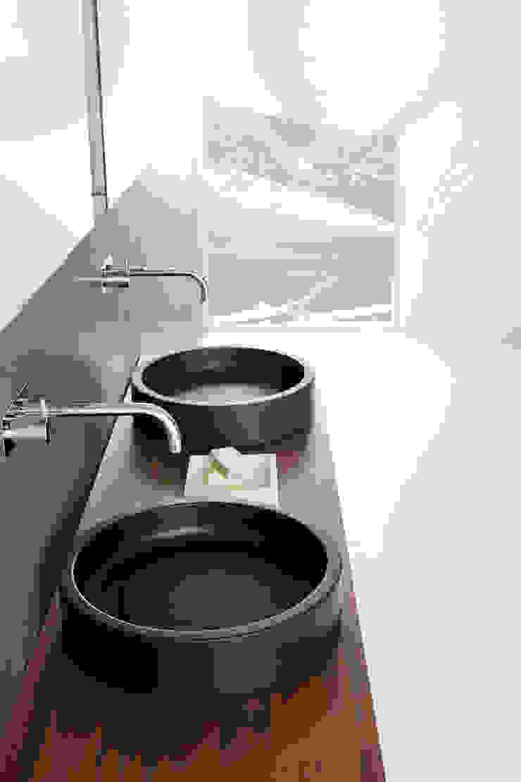 Casas de banho por NEUTRA DESIGN