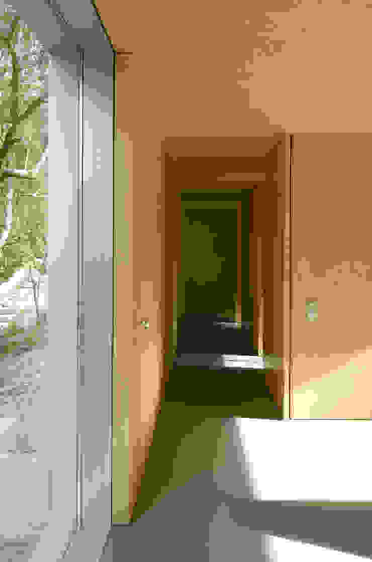Casa no Gerês Modern Corridor, Hallway and Staircase by CORREIA/RAGAZZI ARQUITECTOS Modern
