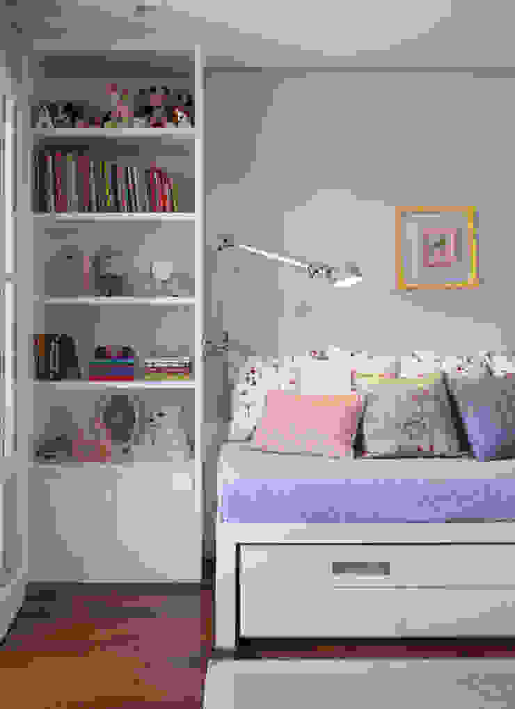 Integração e renovação Quarto infantil clássico por Lore Arquitetura Clássico