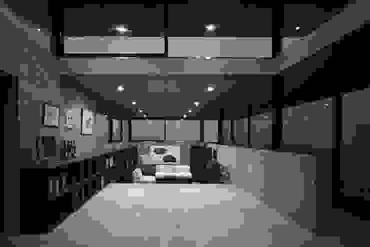 House in Yatakayama 藤本寿徳建築設計事務所 Modern media room