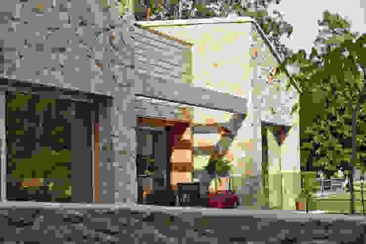 HUGA ARQUITECTOS Case in stile rustico