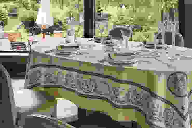 VOLTAIRE BEAUVILLE Salle à manger classique Tables