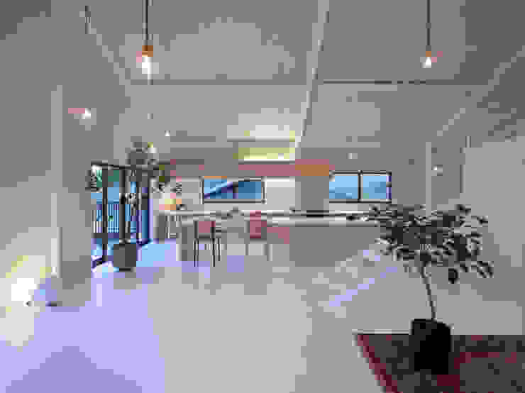 House in Yoro, AIRHOUSE DESIGN OFFICE AIRHOUSE DESIGN OFFICE Salas de estar minimalistas