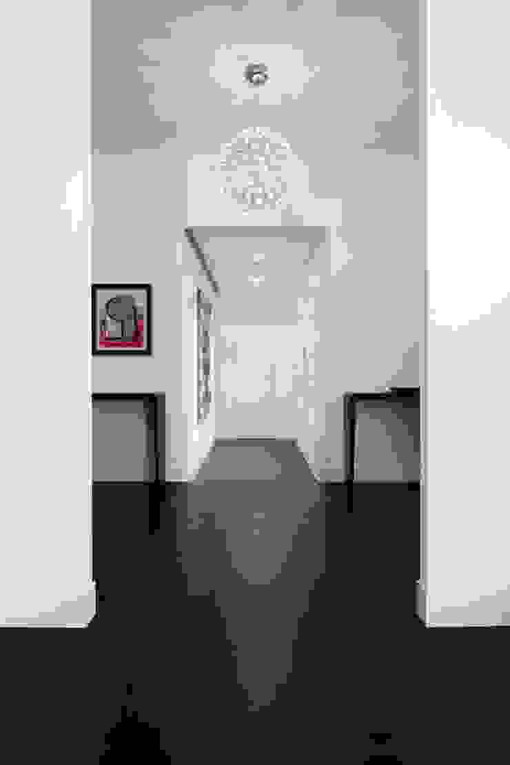 Casa Privata, ANG42 ANG42 Modern corridor, hallway & stairs