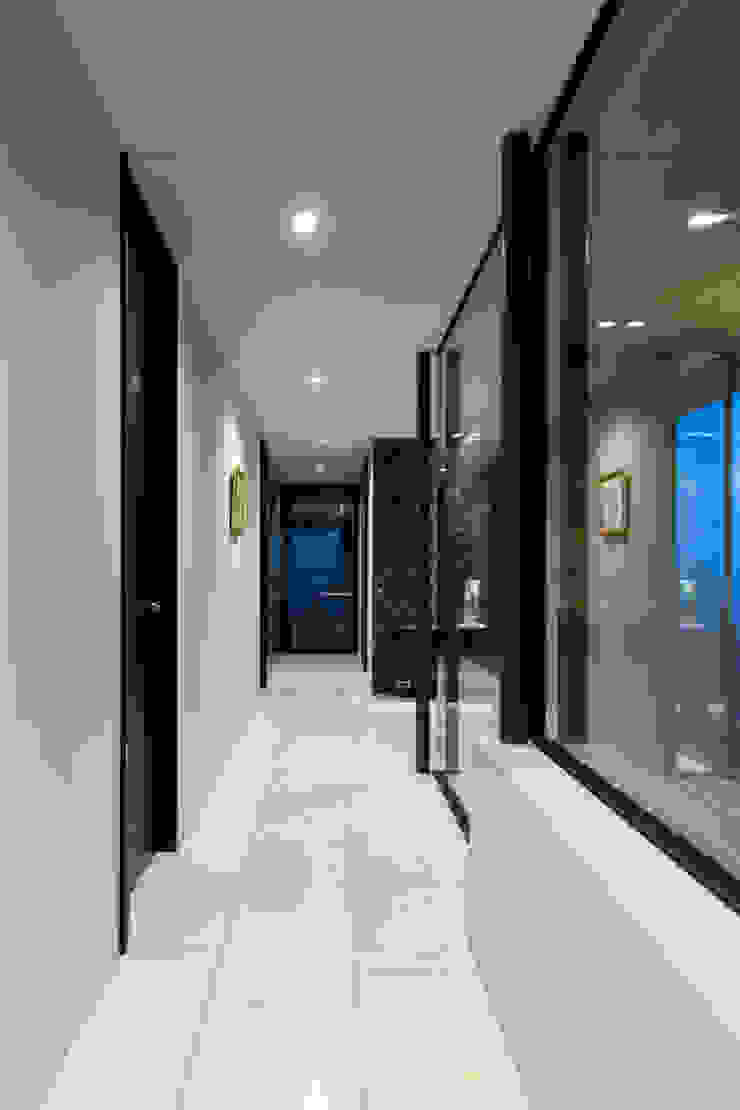 <House in Yatsugatake> 城戸崎建築研究室 / KIDOSAKI ARCHITECTS STUDIO Casas modernas