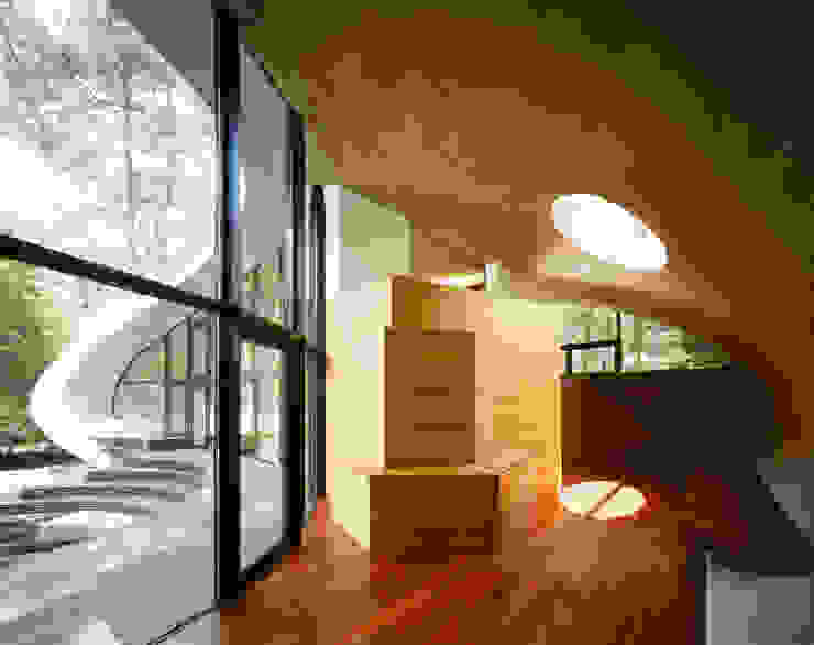 SHELL ARTechnic architects / アールテクニック Salas de estilo moderno