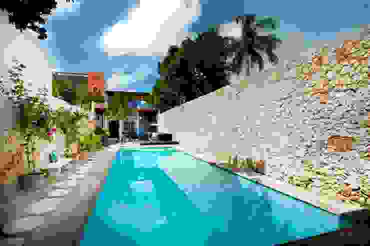 Piscinas mediterrânicas por Taller Estilo Arquitectura Mediterrânico