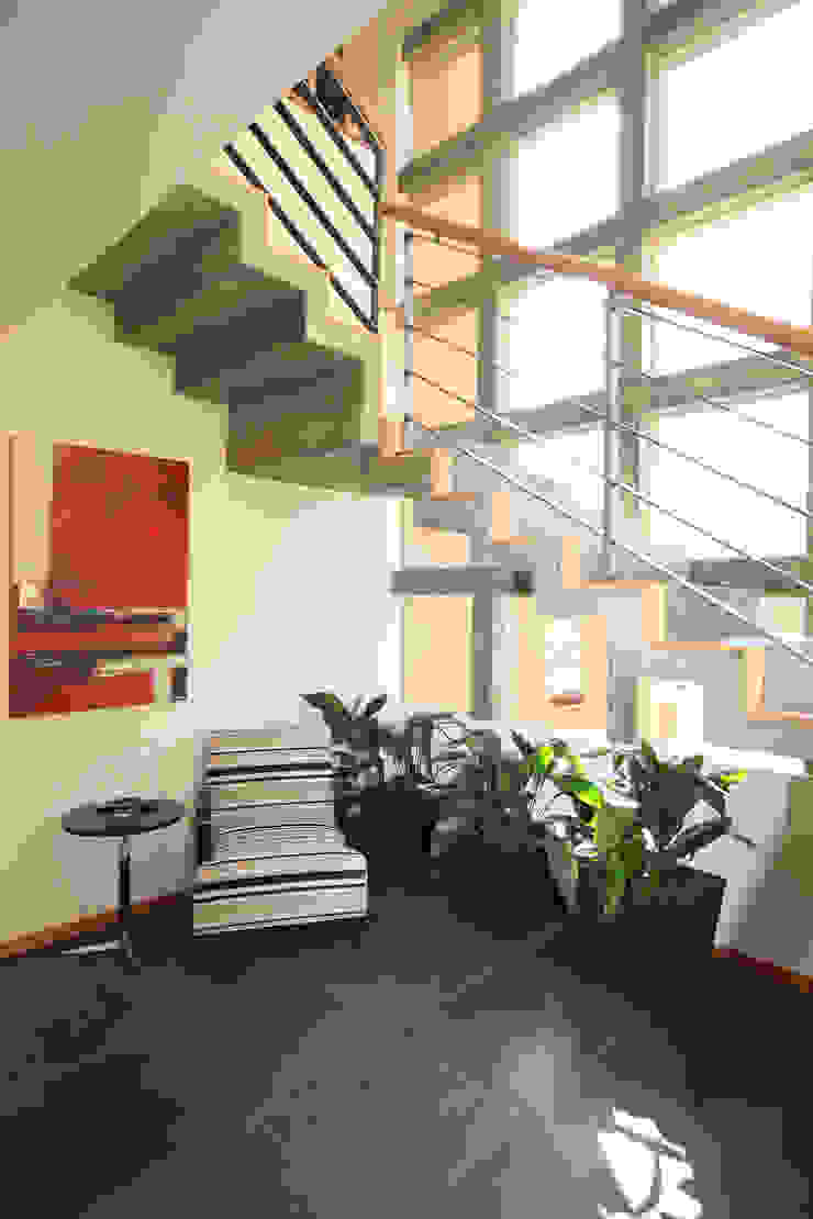 ARQUIPLAN Modern corridor, hallway & stairs