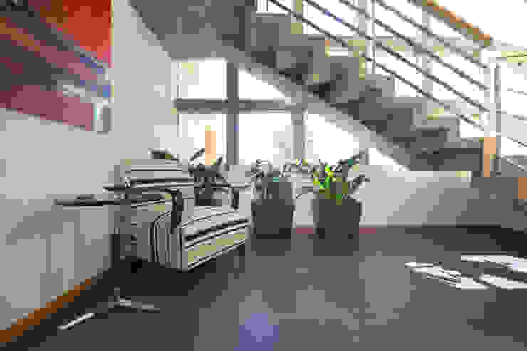 ARQUIPLAN Modern corridor, hallway & stairs