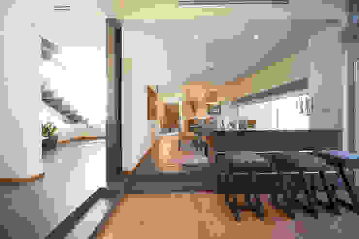 ARQUIPLAN Modern corridor, hallway & stairs