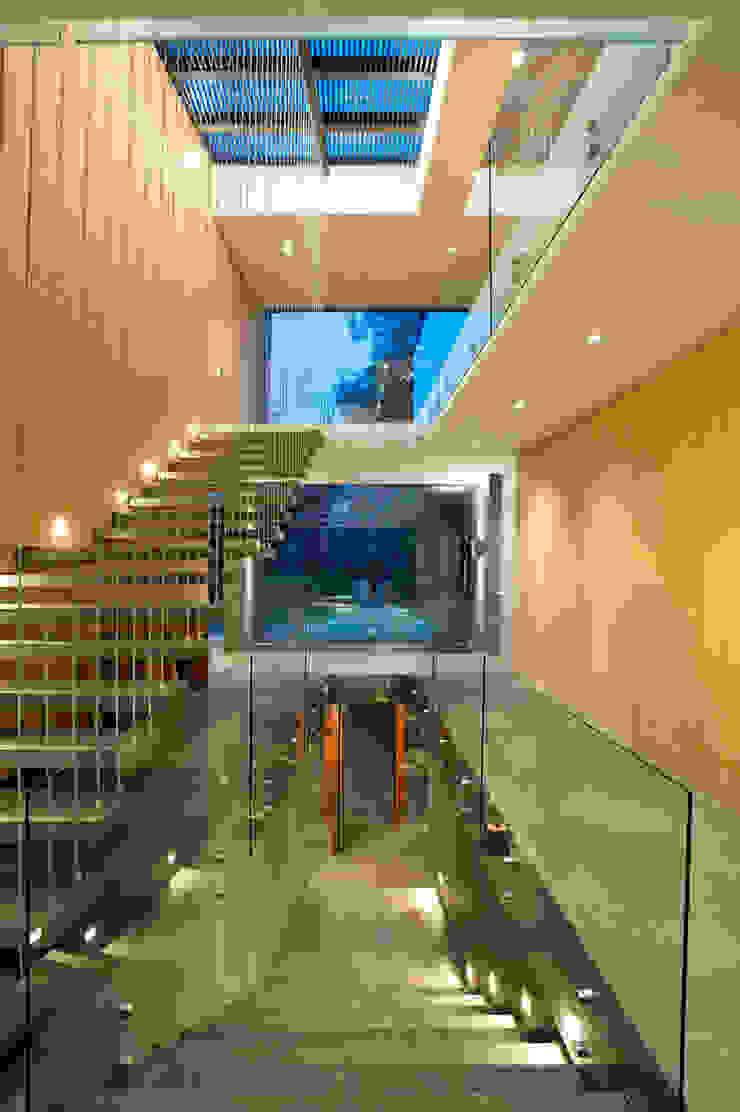 House V Serrano Monjaraz Arquitectos Corredores, halls e escadas modernos