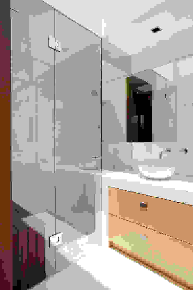 House V Serrano Monjaraz Arquitectos Banheiros modernos