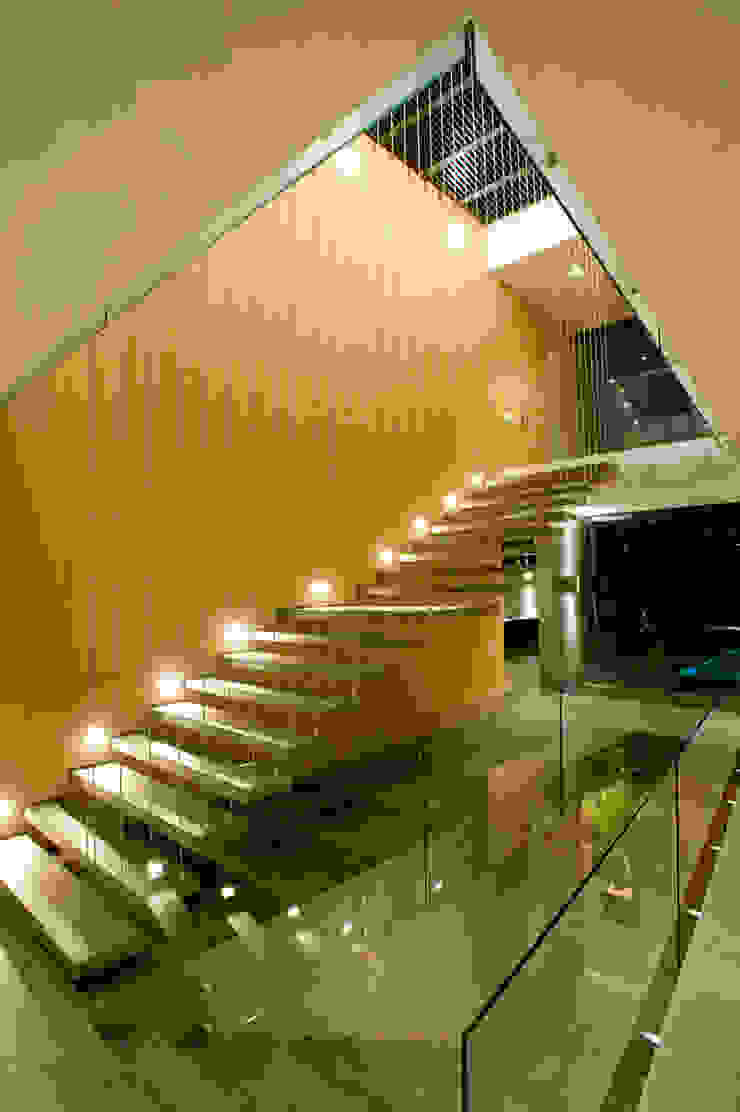 House V Serrano Monjaraz Arquitectos Corredores, halls e escadas modernos