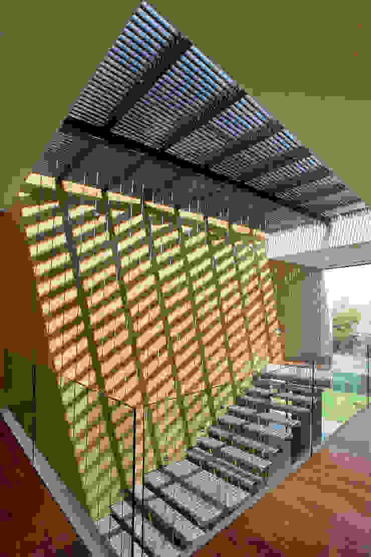 House V Serrano Monjaraz Arquitectos Corredores, halls e escadas modernos