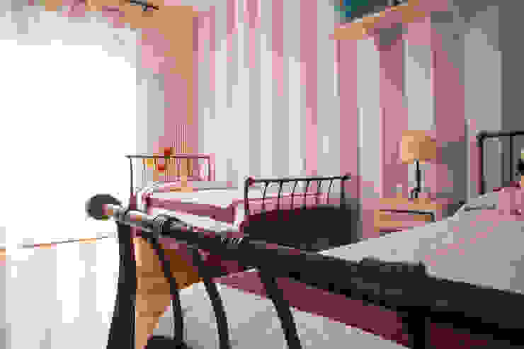 _Mondrian Home_, Alessandro Multari Ingegnere - I AM puro ingegno italiano Alessandro Multari Ingegnere - I AM puro ingegno italiano Camera da letto in stile classico