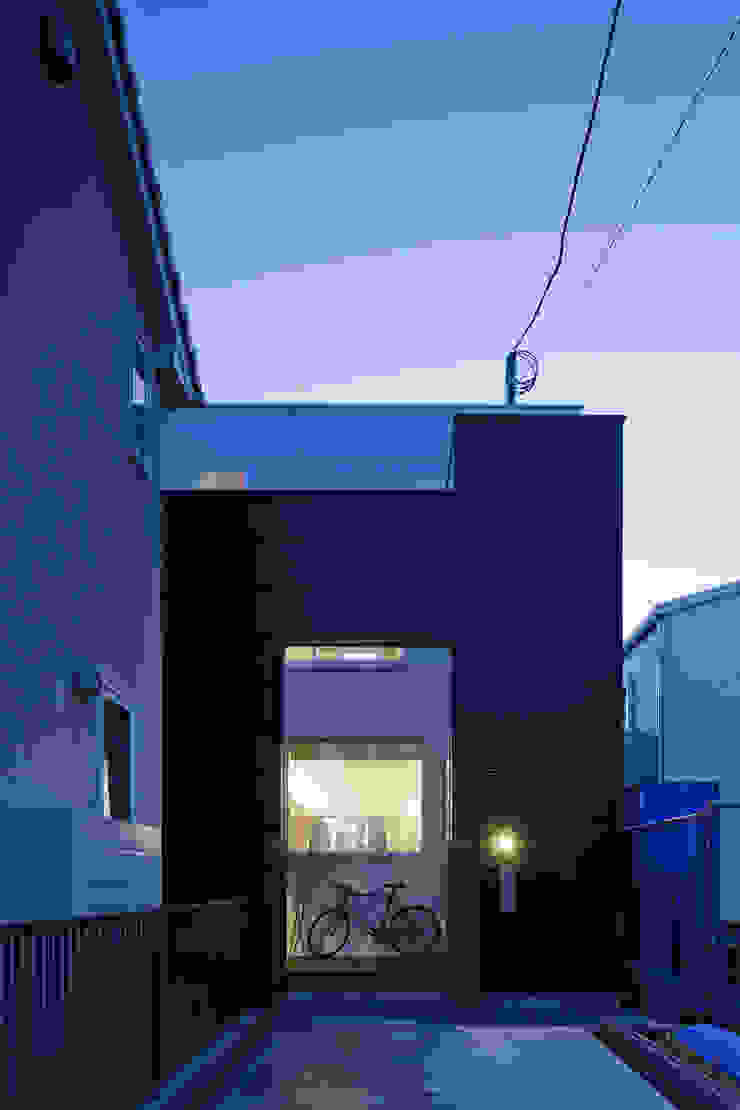 house which shares light , 津野建築設計室/troom 津野建築設計室/troom Moderne Häuser
