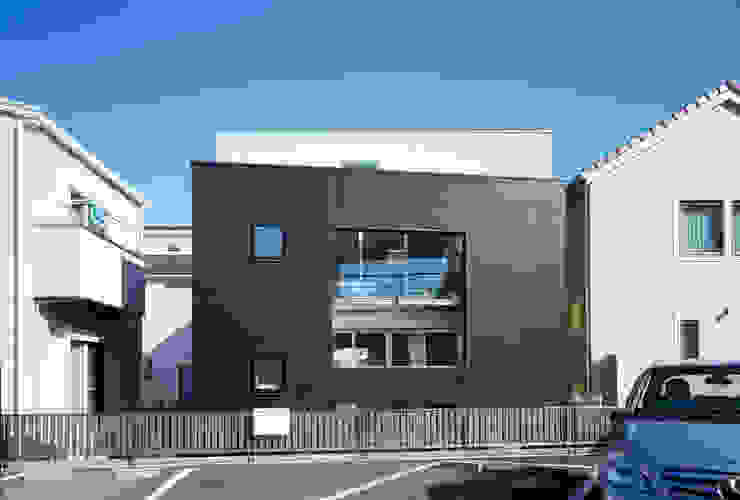 house which shares light , 津野建築設計室/troom 津野建築設計室/troom Moderne Häuser