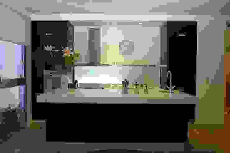 10 Cocinas con mesadas blancas (elegantes, modernas y súper luminosas