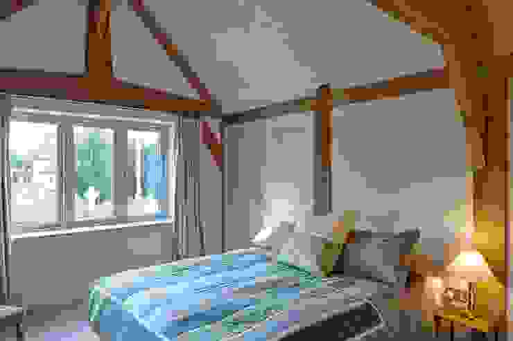 Stable Cottage Adam Coupe Photography Limited Camera da letto rurale