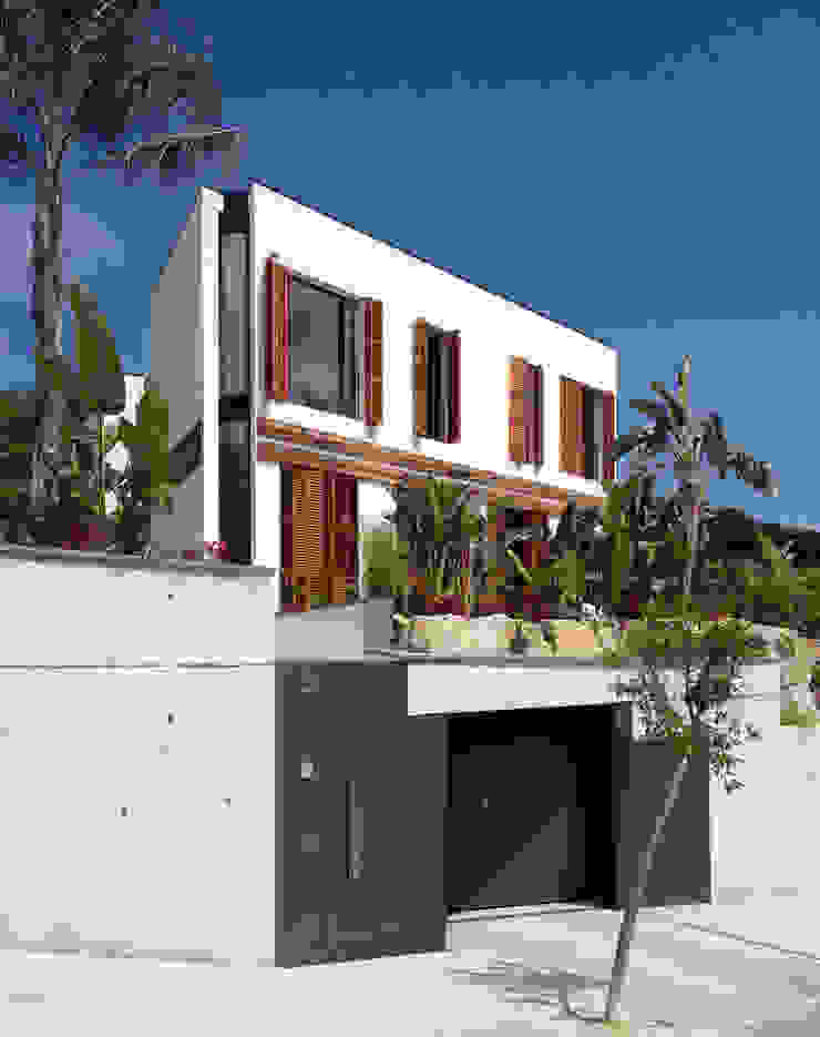 Vista desde la calle | Casa A 08023 Architects Casas de estilo mediterráneo