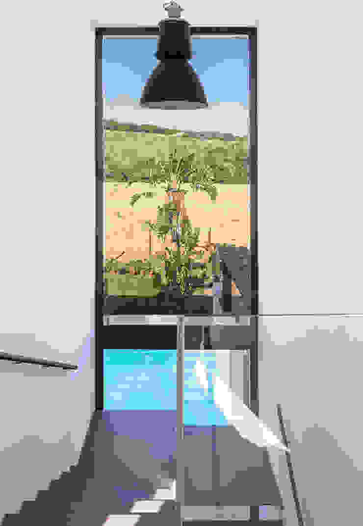 Escalera Paisaje - Casa A 08023 Architects Pasillos, vestíbulos y escaleras de estilo mediterráneo