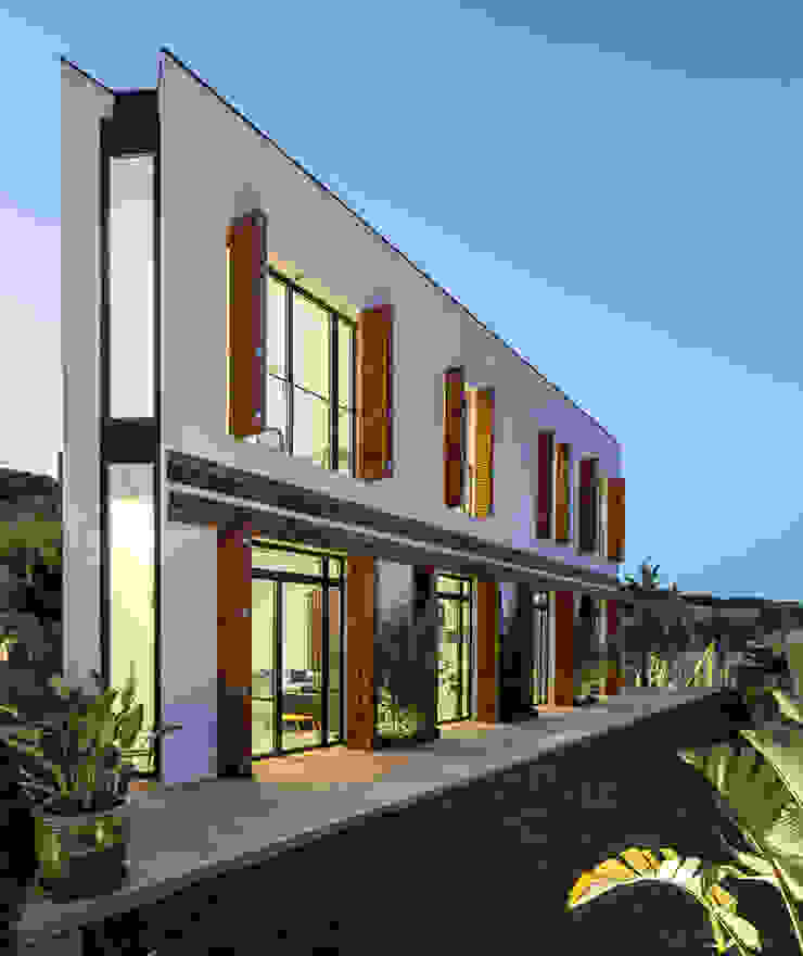 Vista Nocturna - Casa A 08023 Architects Casas de estilo mediterráneo