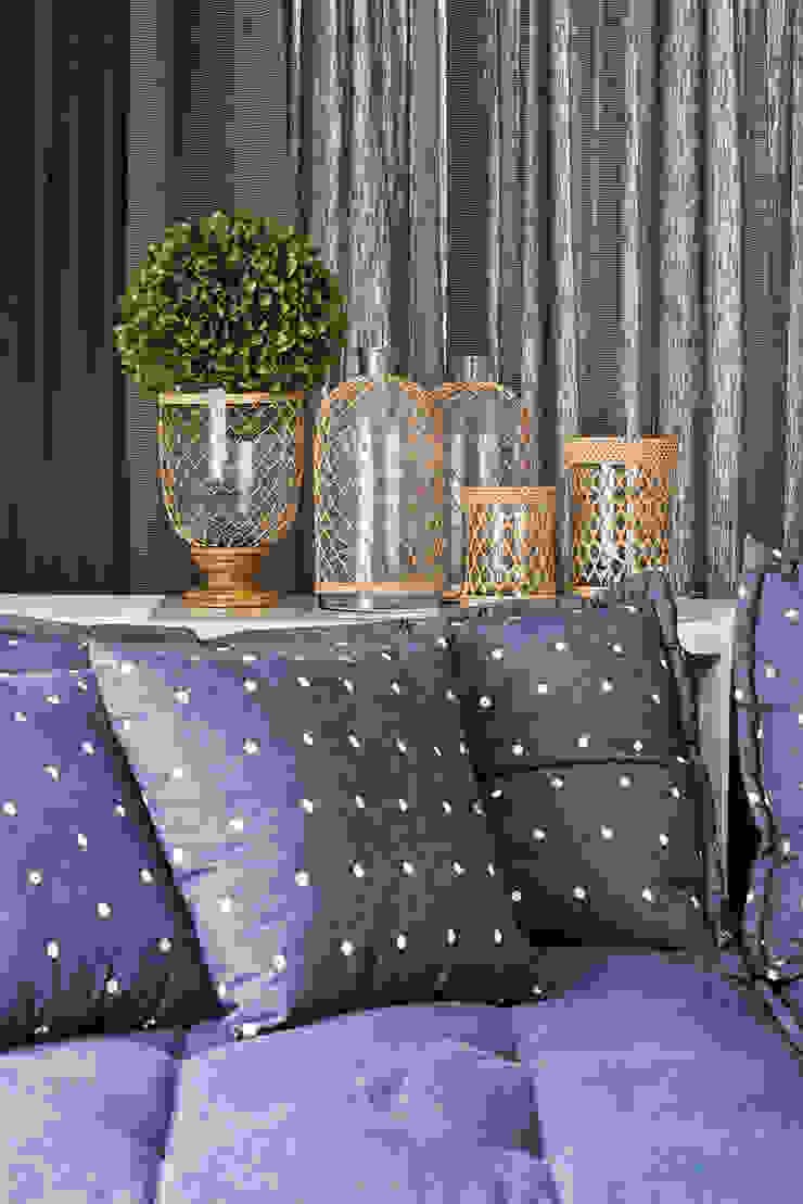 Salas de estar clássicas por Samara Barbosa Arquitetura Clássico