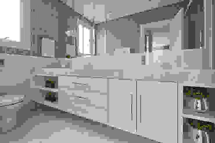 Casas de banho clássicas por Samara Barbosa Arquitetura Clássico