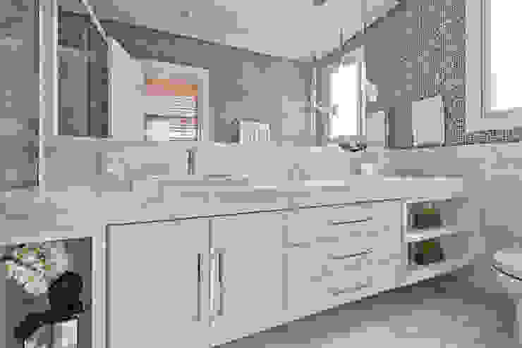 Casas de banho clássicas por Samara Barbosa Arquitetura Clássico