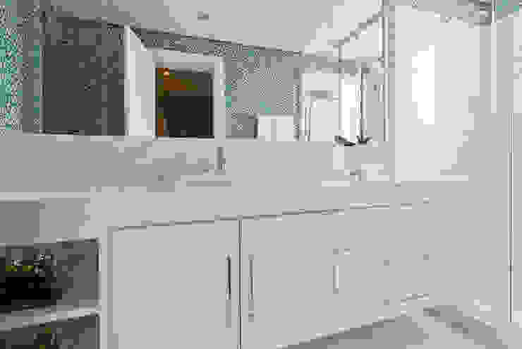 Casas de banho clássicas por Samara Barbosa Arquitetura Clássico