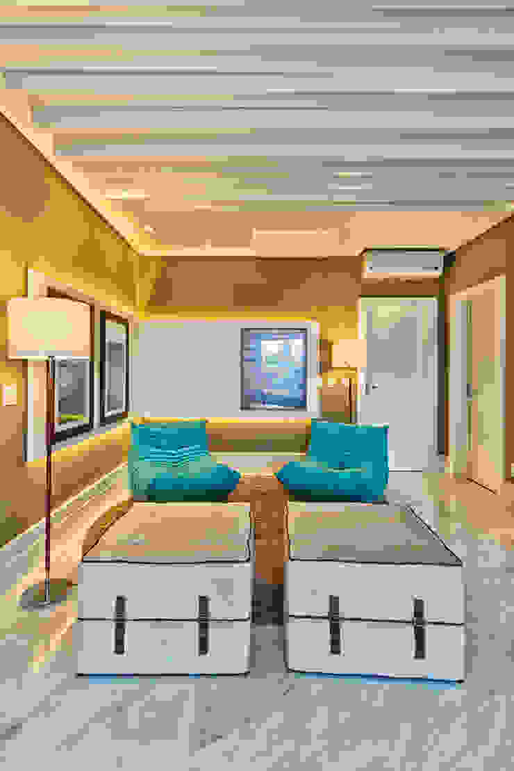 Salas de estar clássicas por Samara Barbosa Arquitetura Clássico