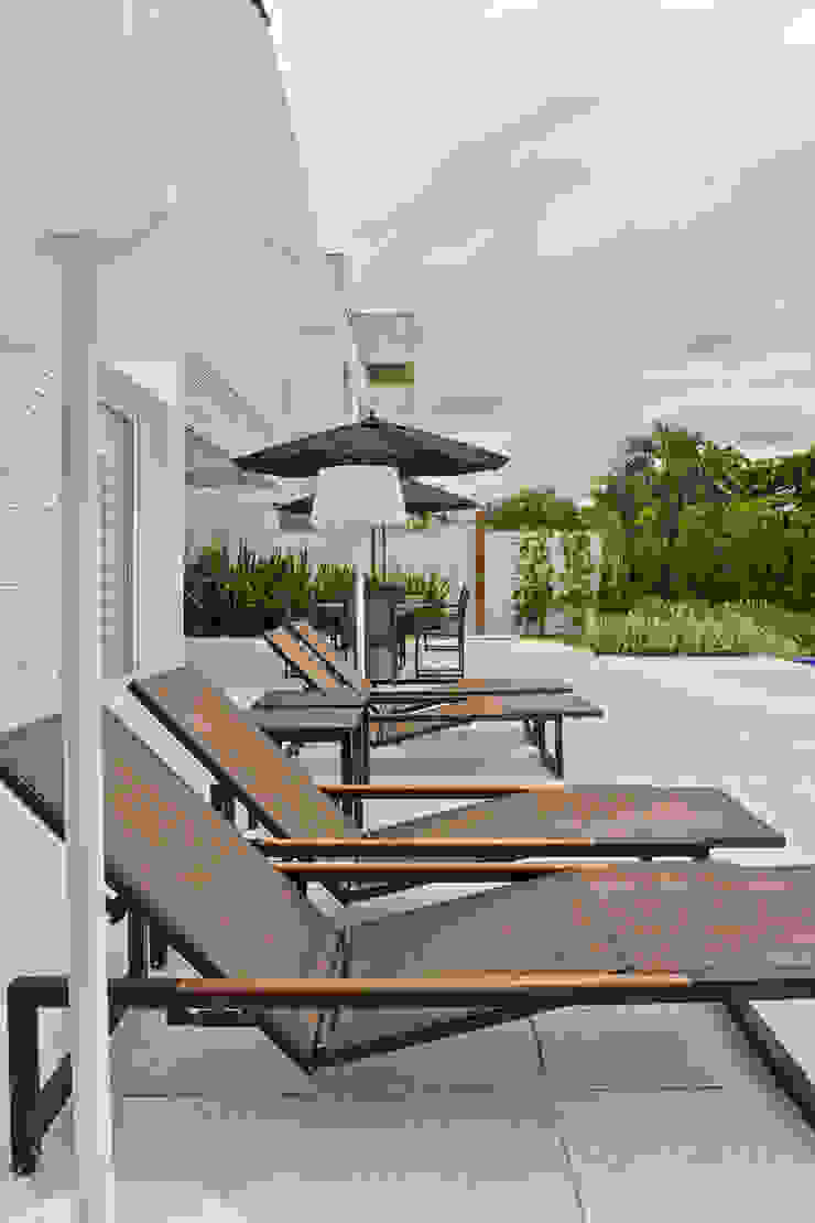 Piscinas clássicas por Samara Barbosa Arquitetura Clássico