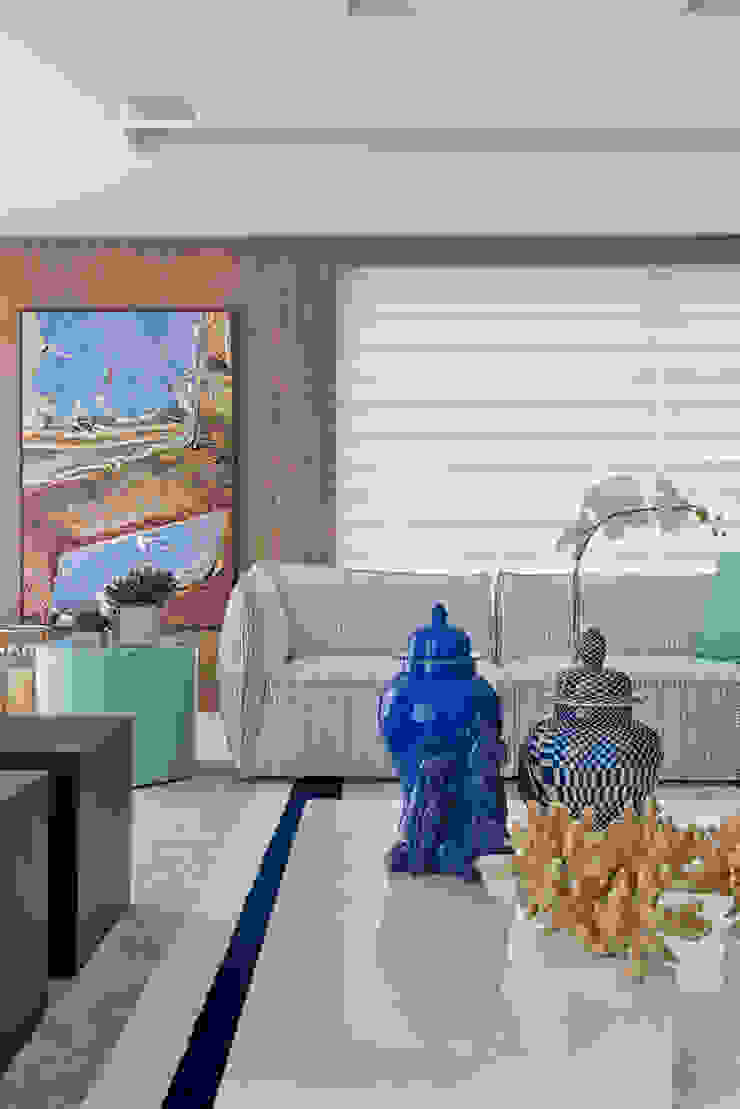 Salas de estar clássicas por Samara Barbosa Arquitetura Clássico