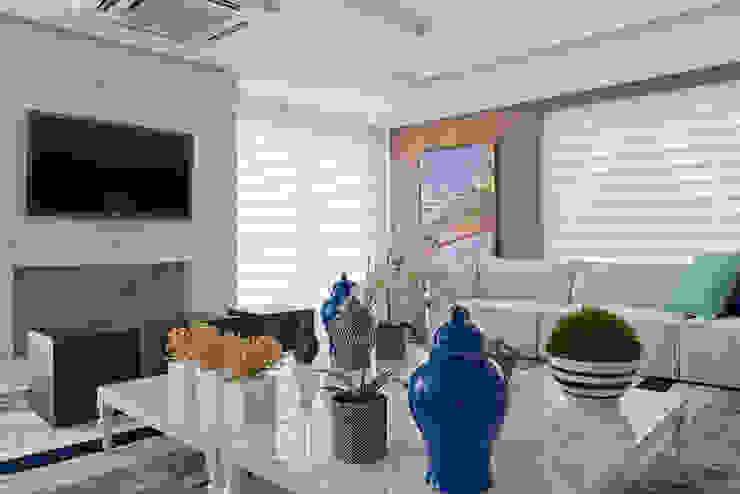 Salas de estar clássicas por Samara Barbosa Arquitetura Clássico